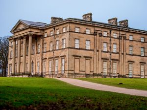 Supporting image for story: Archaeologists dig to discover building