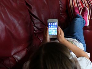 Supporting image for story: Guidance urges parents not to buy smartphones for primary school children
