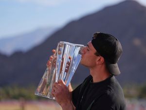 Jack Draper kisses the BNP Paribas Open trophy