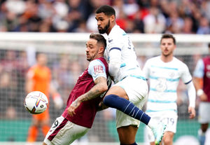Aston Villa's Danny Ings (left) and Chelsea's Ruben Loftus-Cheek