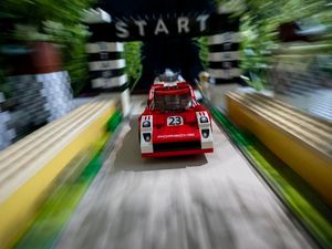 Supporting image for story: Photographer recreates iconic shots with Lego