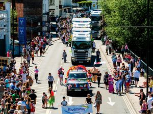 Supporting image for story: Shrewsbury roadworks suspended to let carnival revellers through