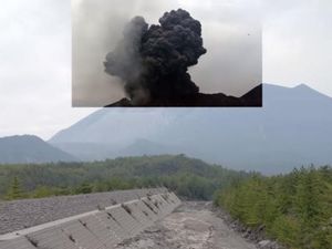 Supporting image for story: This unique footage of a volcano erupting is a technical marvel