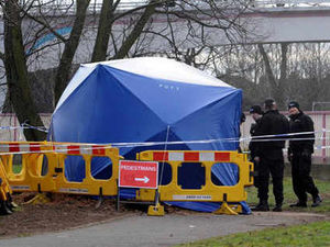 Supporting image for story: Body of man found in workers' hole