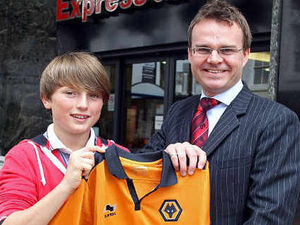 Supporting image for story: 'Autograph Kid' Louis Harper signs off