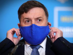 Supporting image for story: Covid rates ‘will keep rising if schools and hospitality remain open’