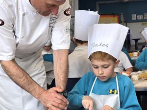 Supporting image for story: Celebrity chef cooks up a treat at primary school
