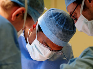 Supporting image for story: Last-minute knee surgery cancellations ‘cost millions and ramp up waiting lists’