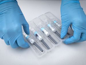 Supporting image for story: Vaccines helped avert hospital flu crisis, figures suggest