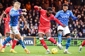 Stockport v Walsall match action (pic Owen Russell)