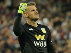 Supporting image for story: Tom Heaton expecting another raucous atmosphere as Aston Villa attempt to shoot down Leicester City