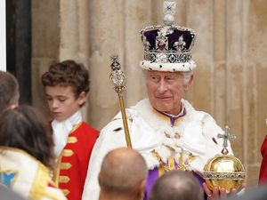 Supporting image for story: Charles ‘relaxed’ with ‘genuine smile’ at coronation, says body language expert