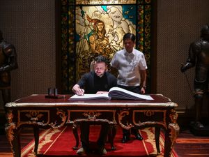 Supporting image for story: Zelensky in Philippines to promote peace summit