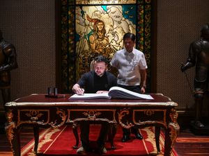 Supporting image for story: Zelensky in Philippines to promote peace summit