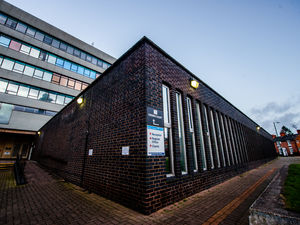 Supporting image for story: Craven Arms woman avoids jail as drugs found near car