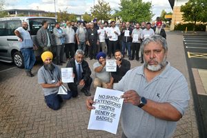 WOLVERHAMPTON COPYRIGHT NATIONAL WORLD STEVE LEATH 05/08/25  Balbir Singh led a meeting of Wolverhampton taxi drivers who are unhappy at delays in renewing licences.