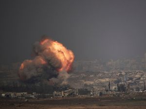 Supporting image for story: 34 Palestinians and Israeli soldier killed in Gaza