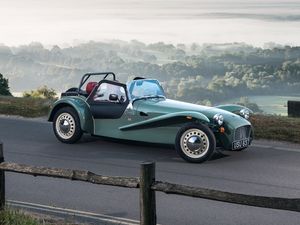 Supporting image for story: Caterham’s Seven Sprint is a lightweight retro roadster