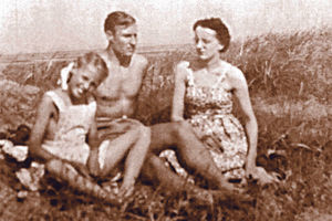 Bert with his wife Evelyn and daughter Ann in 1948
