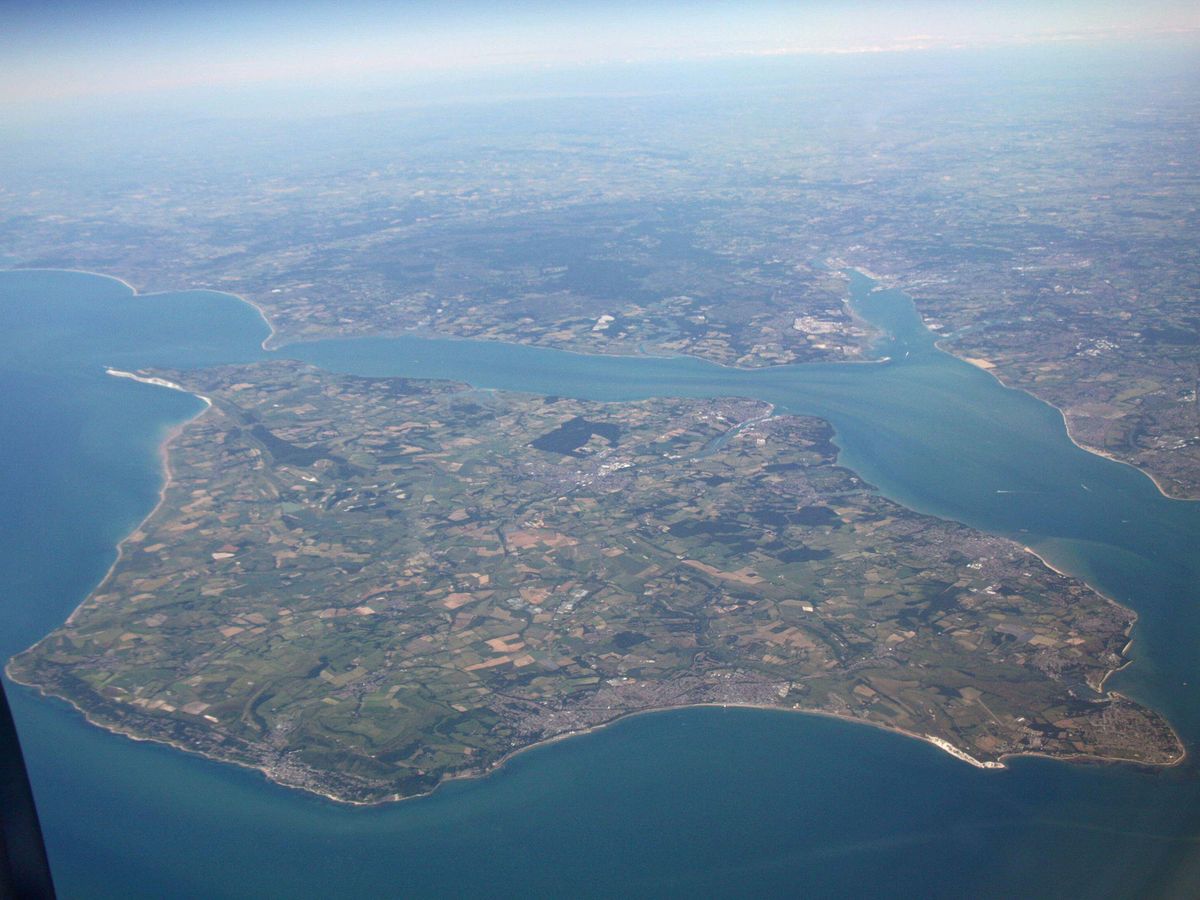 Helicopter crashes in field on the Isle of Wight