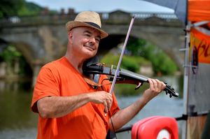 Pete Hartley plays for the crowds