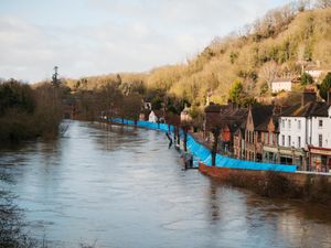 Supporting image for story: Rogue traders set to take advantage of flood victims, council warns