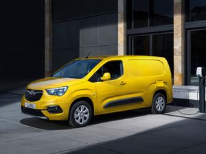 Supporting image for story: Vauxhall’s Combo-e arrives with 171-mile range