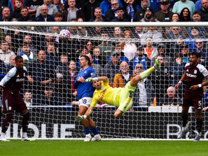 Supporting image for story: Everton 0 Aston Villa 0: Villa left frustrating as tough start continues