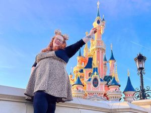 Supporting image for story: Telford travel vlogger says airlines 'should do more' for plus-size people as TikTok video goes viral