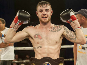 Supporting image for story: Craig Morris defends against ex-champion