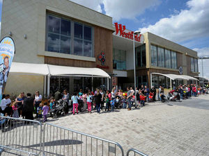 Supporting image for story: Three Merry Hill stores on brink of administration