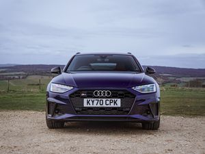 Supporting image for story: Long-term report: The Audi S4 Avant has a front for business and a back for partying