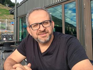 Supporting image for story: Christchurch terror shootings: Surgeon who saved girl thanks his Shropshire mentor