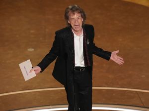 Supporting image for story: Mick Jagger jokes Bob Dylan turned Oscars down as he presents award