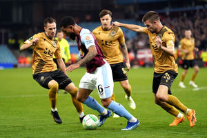 
            
Aston Villa's Douglas Luiz (centre) battles for the ball