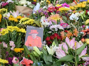 Supporting image for story: Pledge to help those unable to queue for long periods for Queen’s lying in state