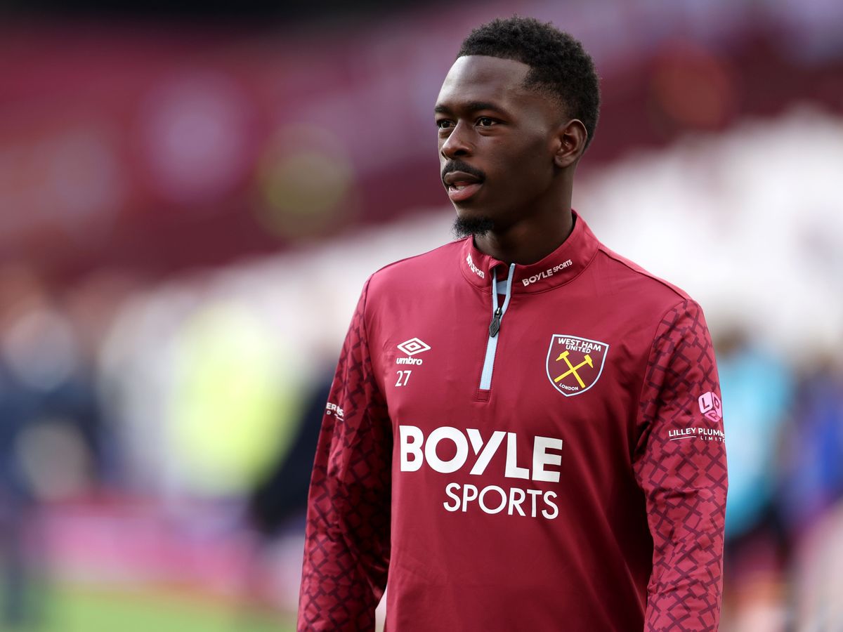 Soungoutou Magassa earns West Ham draw at Manchester United