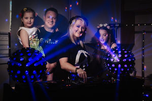 DJ Leanne Abeyance with Emelie Morris, Ashleigh Evans and Gracie Ainsworth..