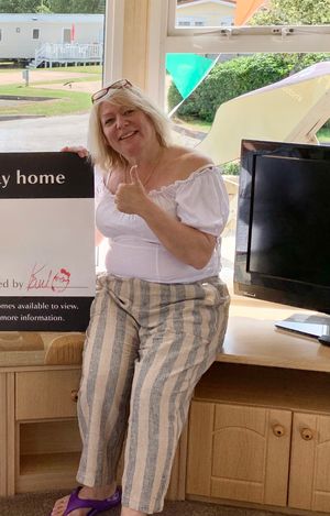 Karen first joined her local Slimming World in August 2020 weighing 13st 6lbs after finding her weight was impacting the way she felt about herself inside and out. 