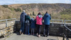 A family look over the top of Pen y Garreg Dam