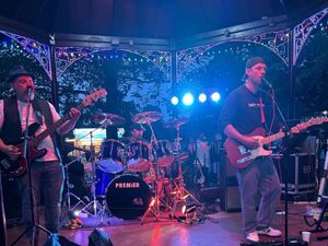 Supporting image for story: Live music at a Mid Wales venue to start Christmas week