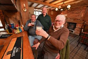 Steve Woods enjoys a chat with Jack Wood and Alan Forgie