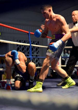 Ricky Summers puts the killer pressure on Kiril Psonko to force the finish in the eighth round.