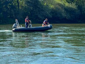 Supporting image for story: 11th victim found after migrant boat capsized in river on Serbia-Bosnia border