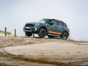 Supporting image for story: Mini Countryman gets adventure-ready with new X-raid model