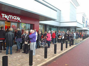 Supporting image for story: Hundreds queue for new TK Maxx