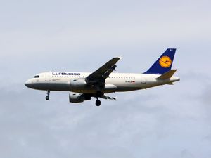Supporting image for story: Lufthansa Group to cut 4,000 jobs by 2030 with help of AI