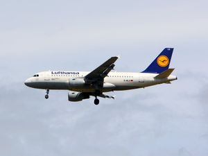 Supporting image for story: Lufthansa Group to cut 4,000 jobs by 2030 with help of AI