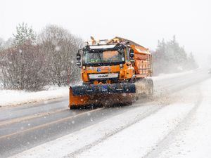 Supporting image for story: Bitterly cold start to year to continue as heavy snow falls in some areas