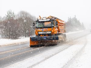 Supporting image for story: Bitterly cold start to year to continue as heavy snow falls in some areas